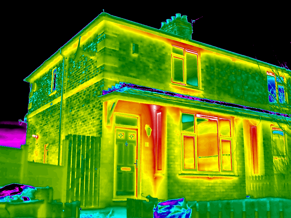 Qualitative vs. quantitative thermography for building inspections